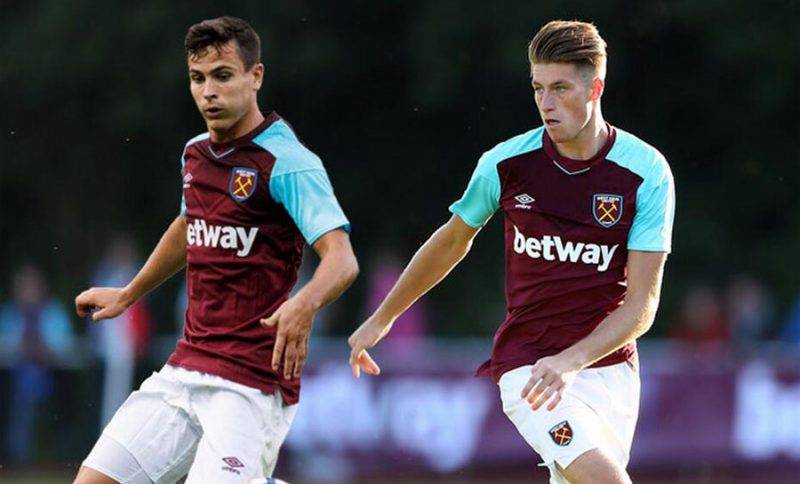 年輕前鋒費 年輕前鋒費